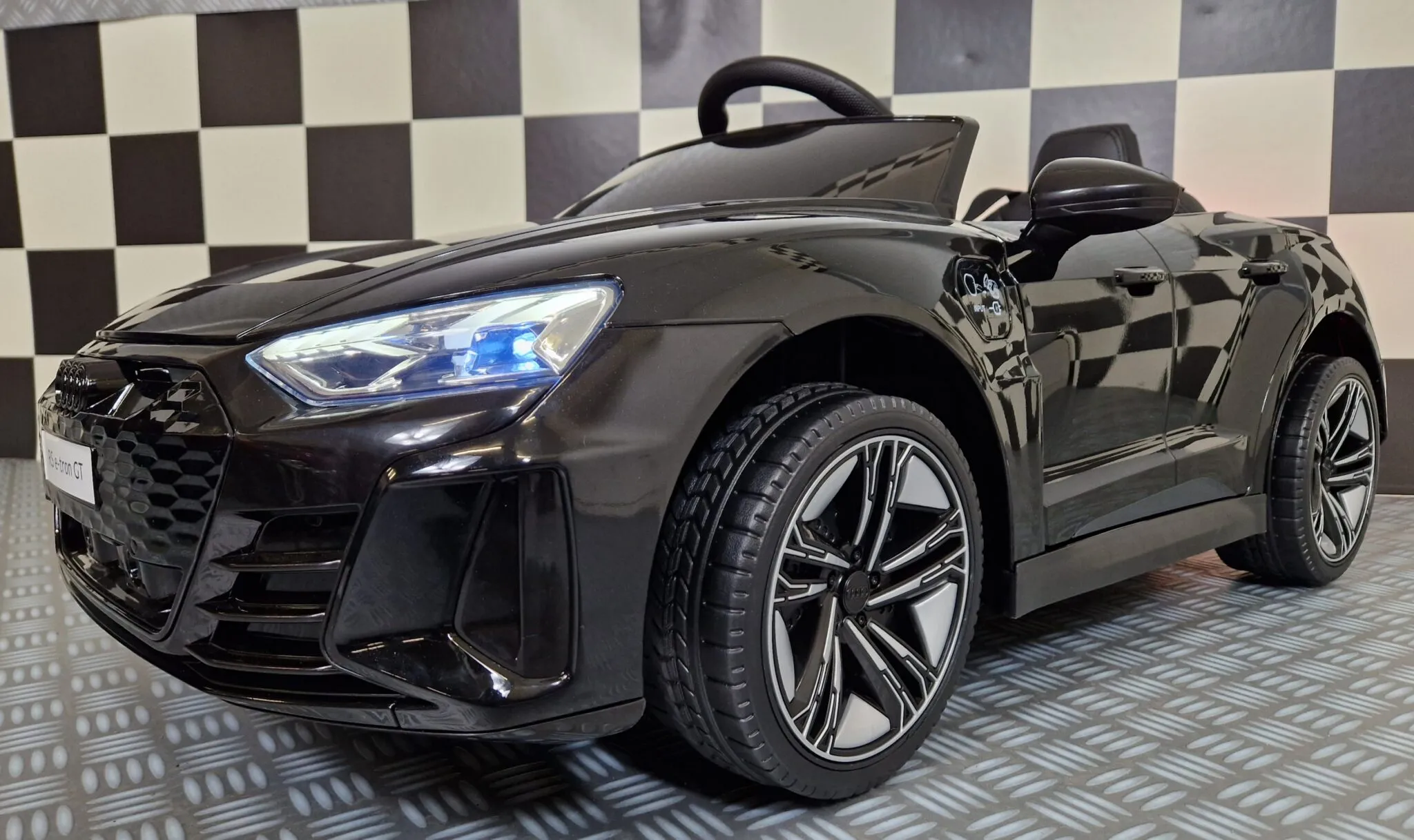 COCHE INFANTIL AUDI E-TRON GT 12V, 4 MOTORES, NEGRO, RUEDAS GOMA EVA